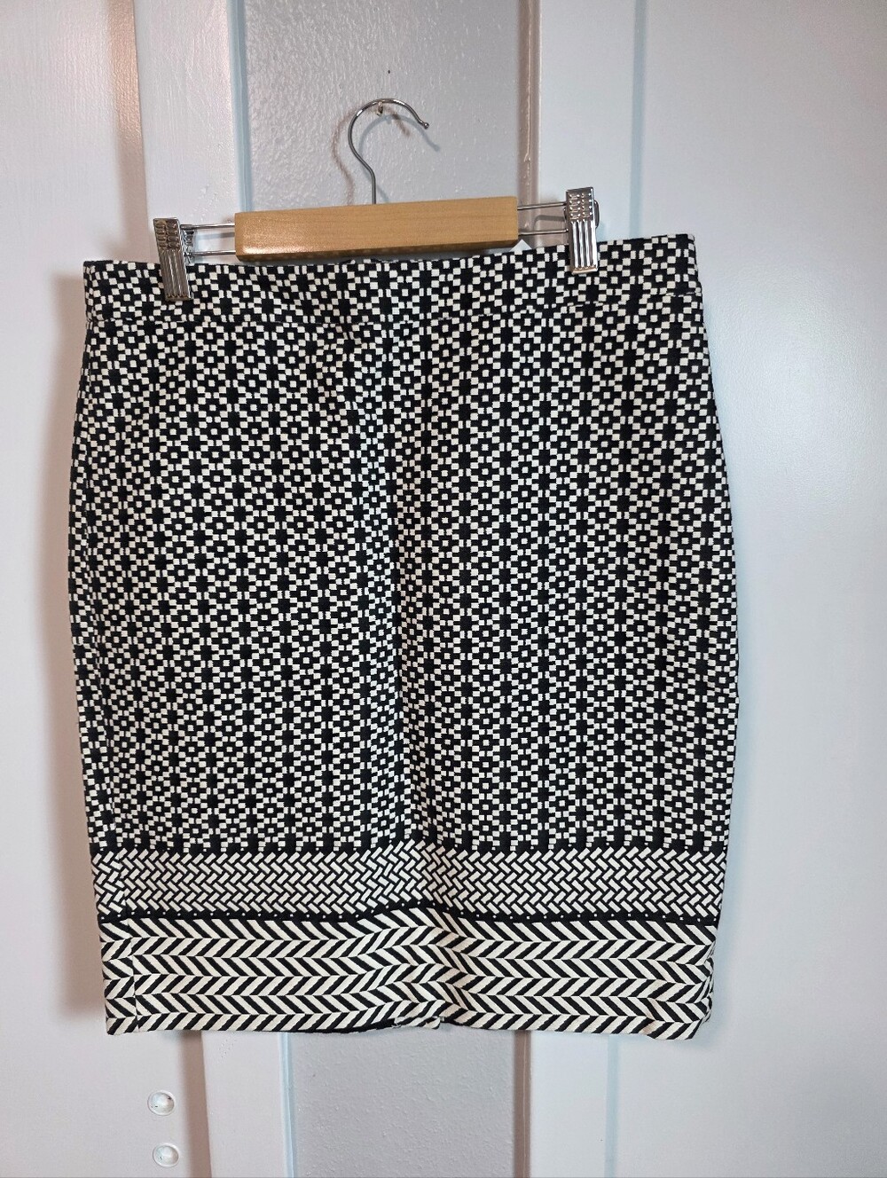 J.Crew Factory Women's Black & White Chevron Geometric Woven Pencil Skirt Size 4